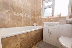 Ensuite- click for photo gallery